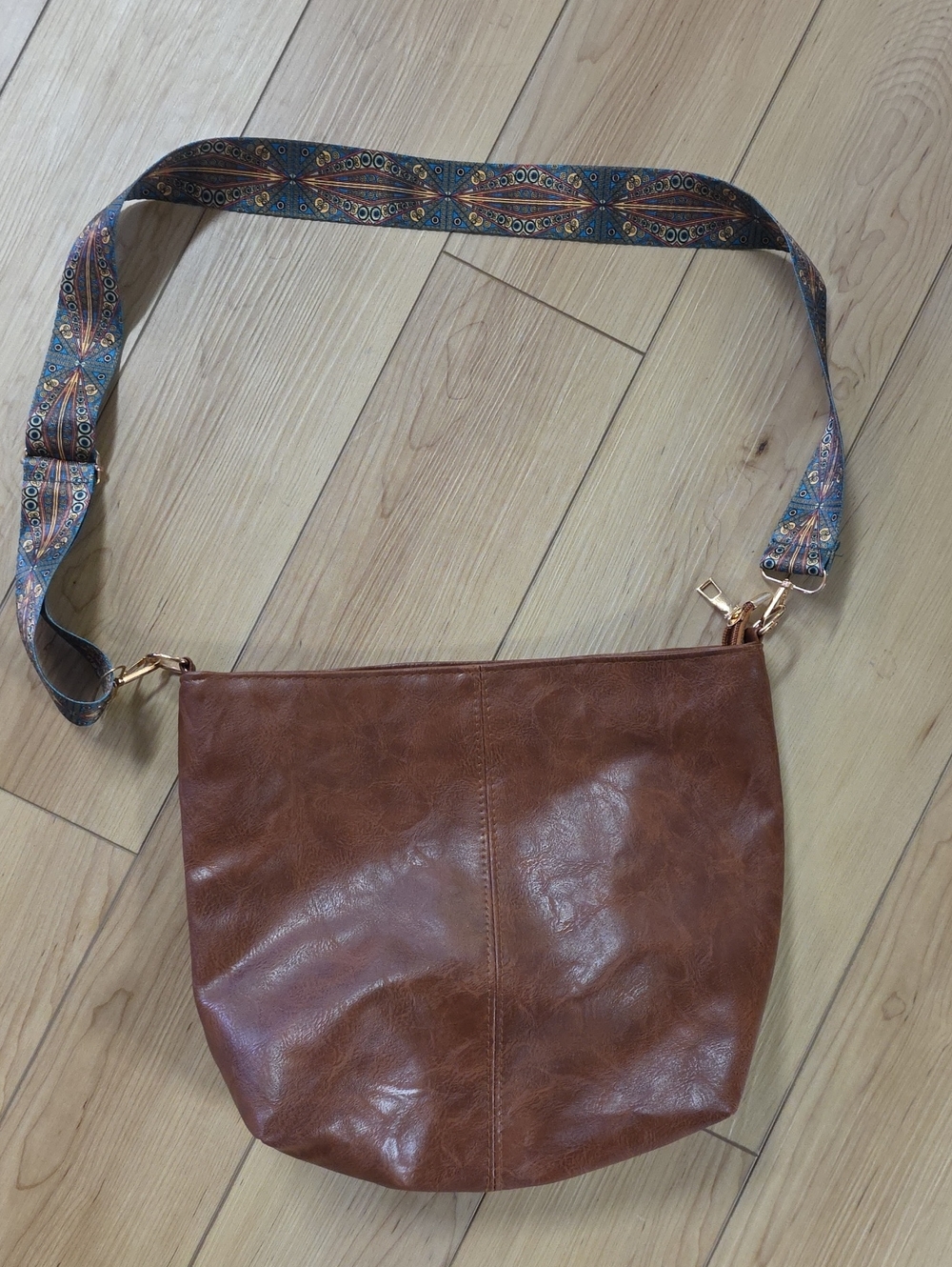 NWOT Brown Leather Crossbody Bag with Patterned Navy Strap
